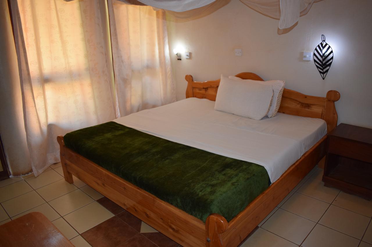 Ngorongoro Lodge Карату Екстериор снимка