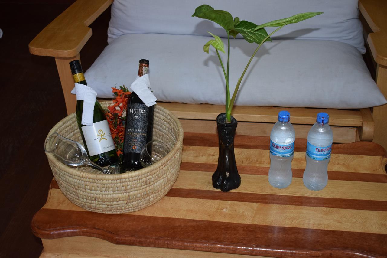 Ngorongoro Lodge Карату Екстериор снимка