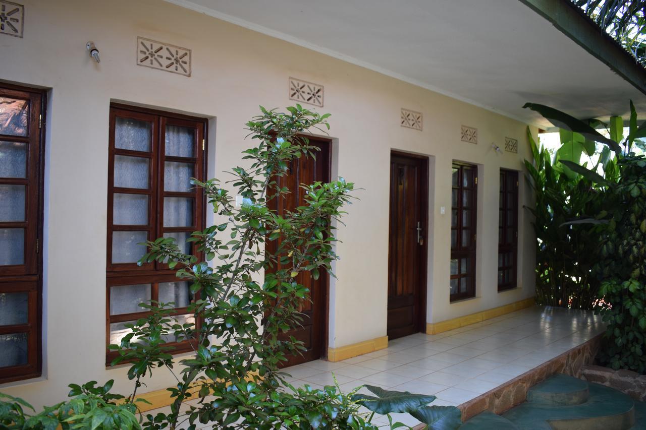 Ngorongoro Lodge Карату Екстериор снимка