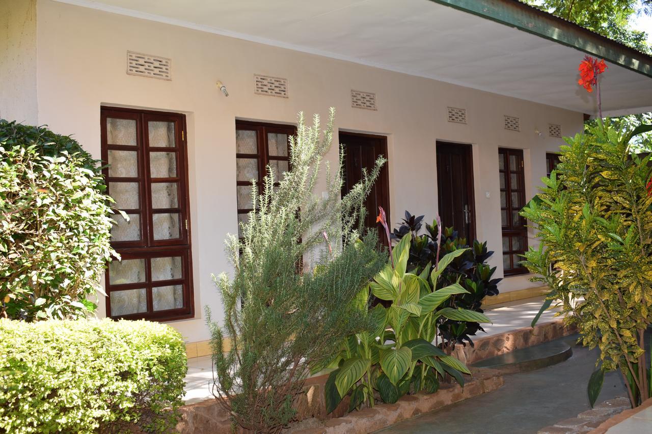 Ngorongoro Lodge Карату Екстериор снимка