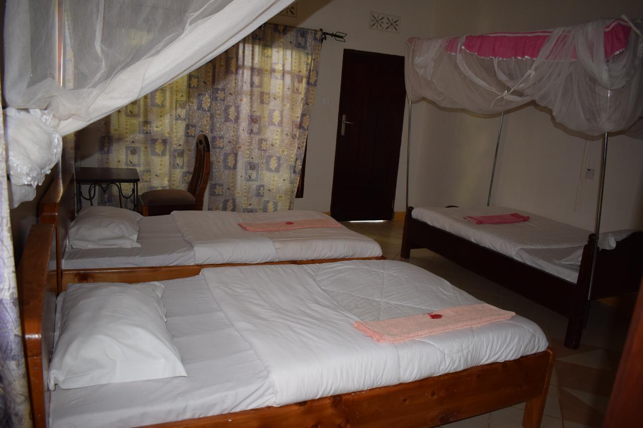 Ngorongoro Lodge Карату Екстериор снимка