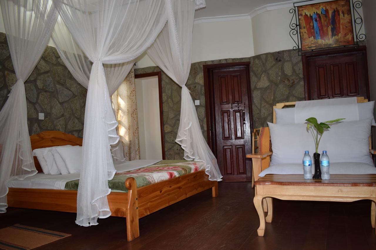 Ngorongoro Lodge Карату Екстериор снимка