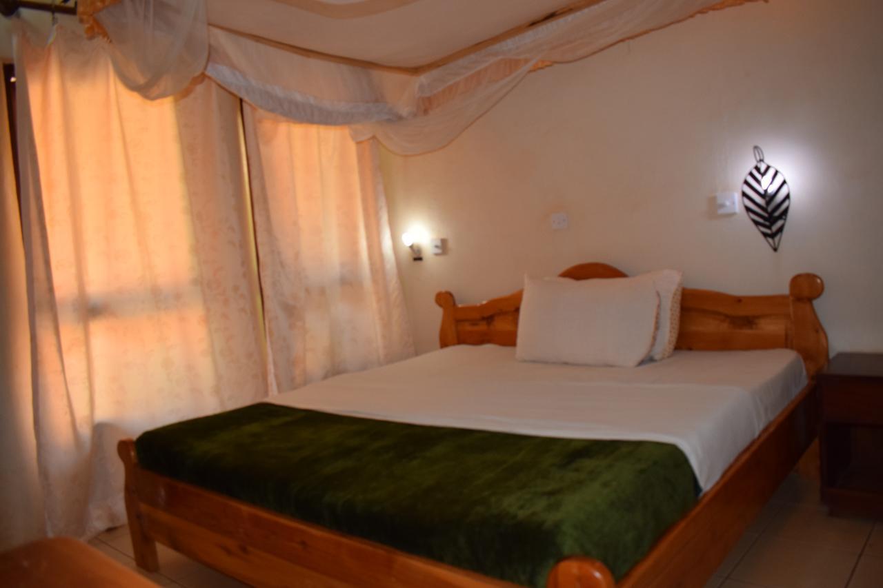 Ngorongoro Lodge Карату Екстериор снимка