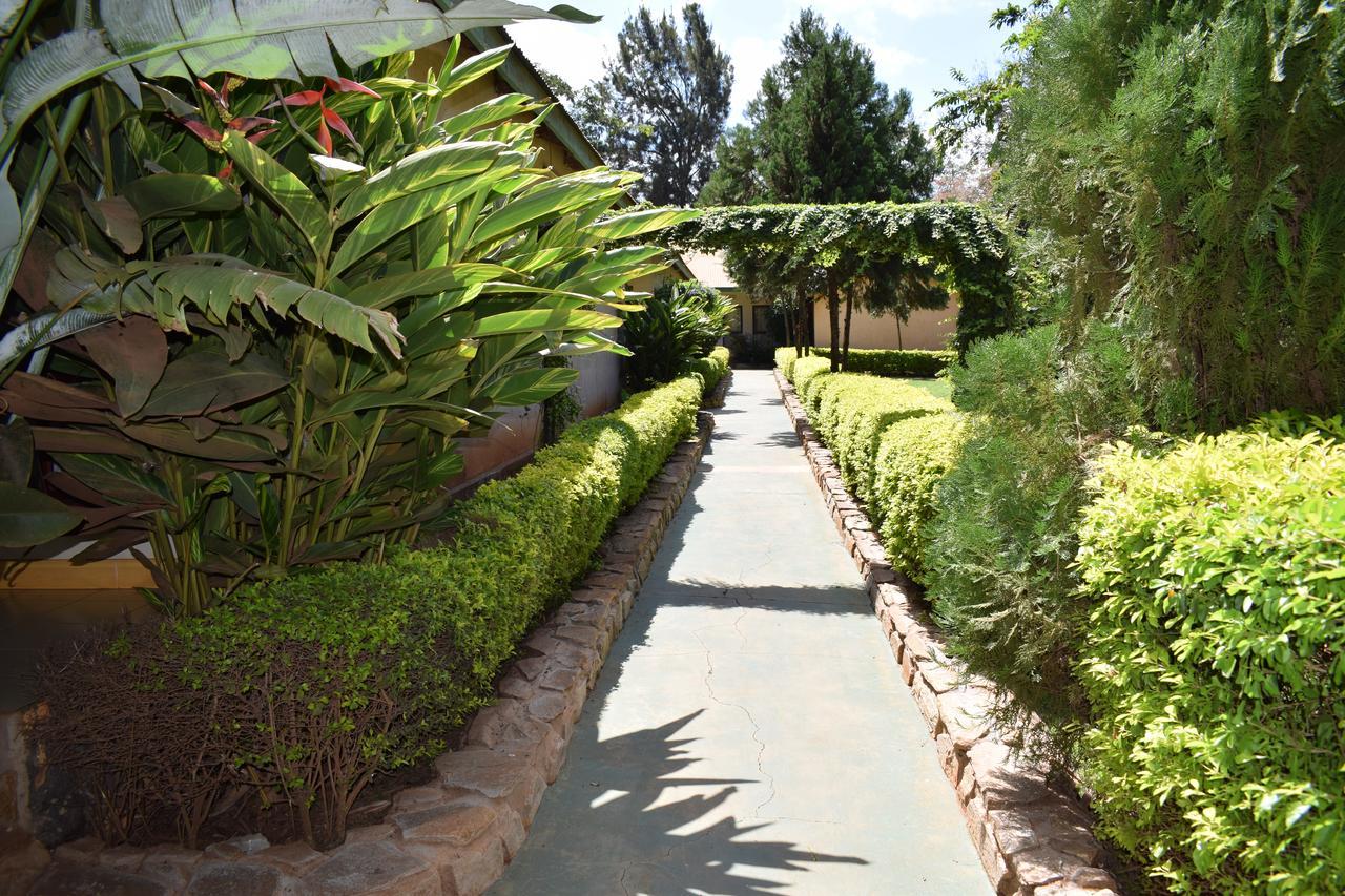 Ngorongoro Lodge Карату Екстериор снимка