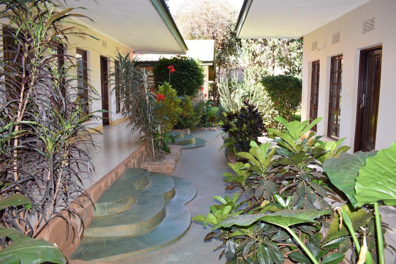 Ngorongoro Lodge Карату Екстериор снимка