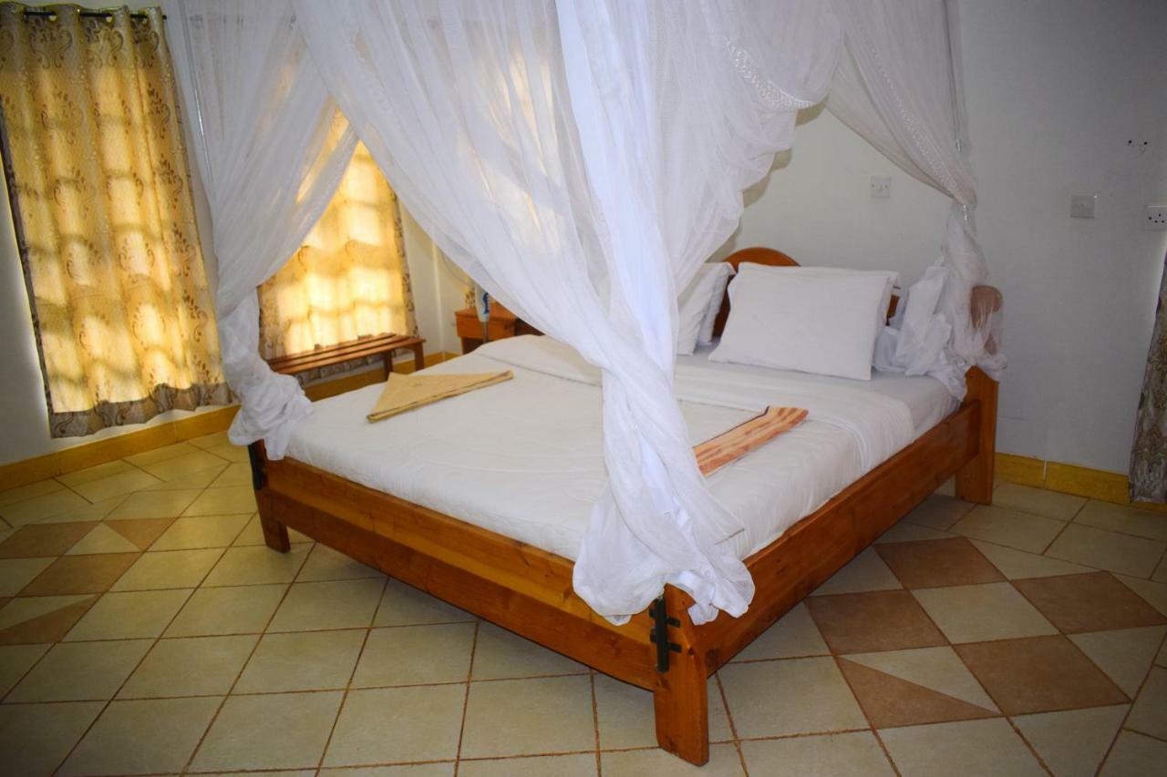 Ngorongoro Lodge Карату Екстериор снимка