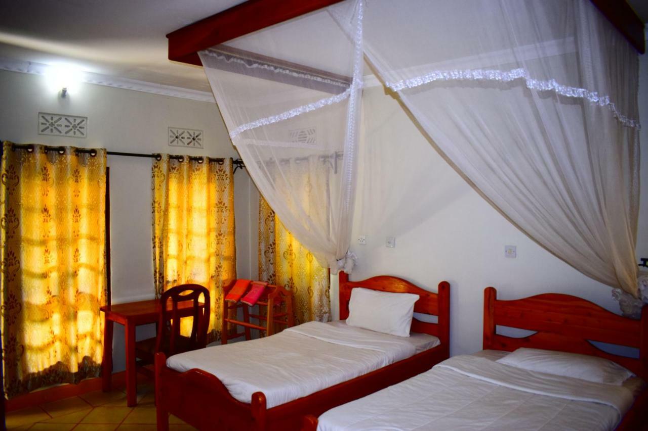 Ngorongoro Lodge Карату Екстериор снимка