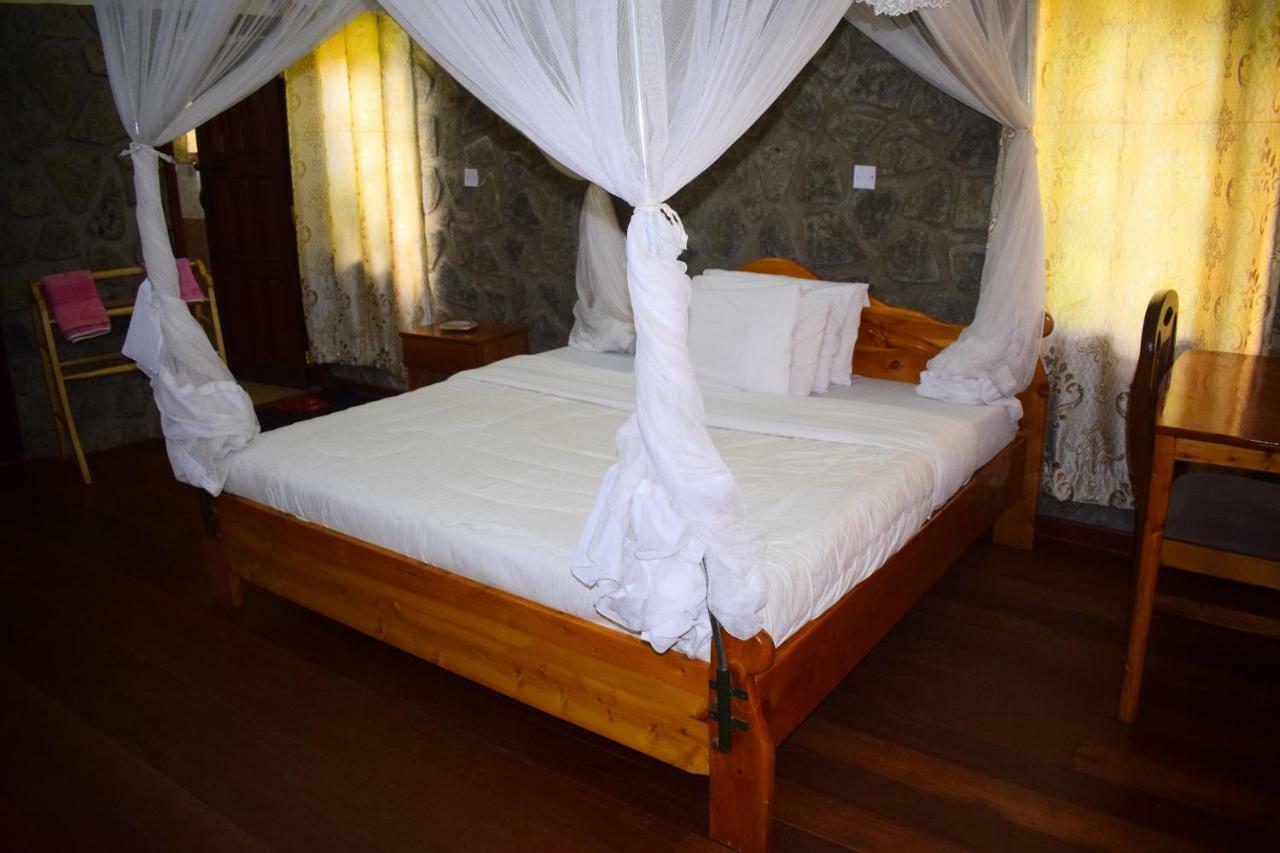 Ngorongoro Lodge Карату Екстериор снимка