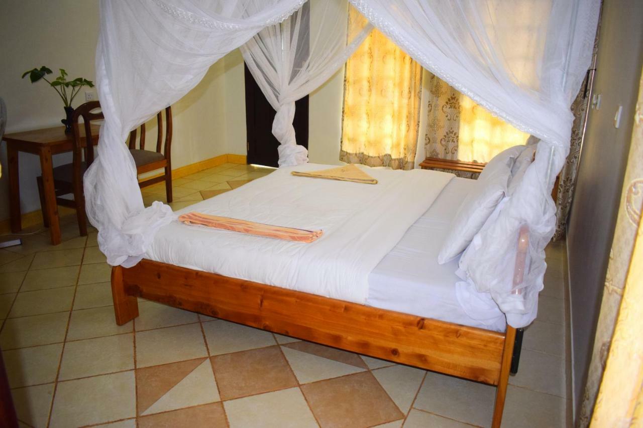 Ngorongoro Lodge Карату Екстериор снимка