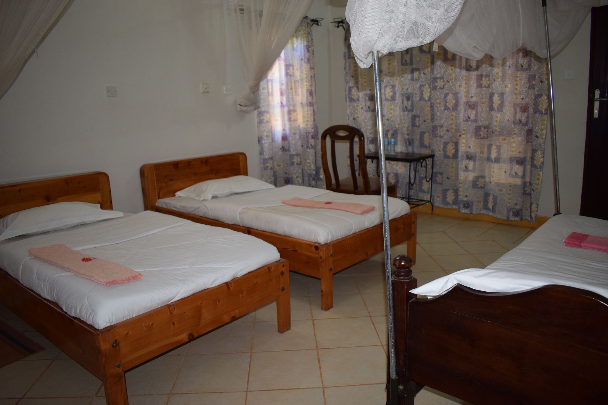 Ngorongoro Lodge Карату Екстериор снимка